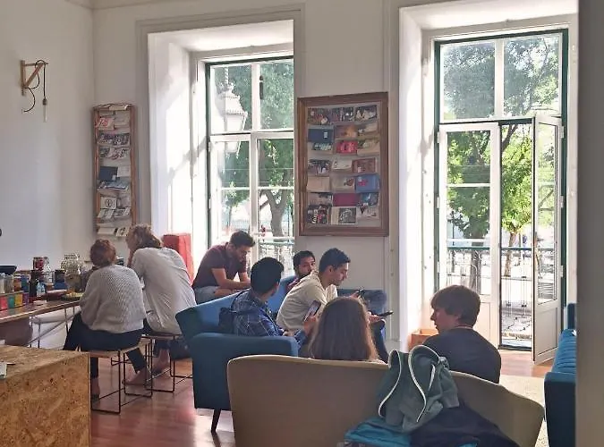 بيت شباب Lookout *