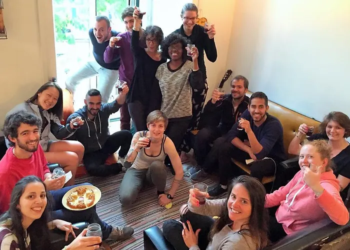 بيت شباب Lookout *